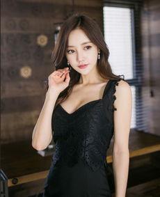 国产紧身裙美女视频在线,时尚与曲线的完美融合